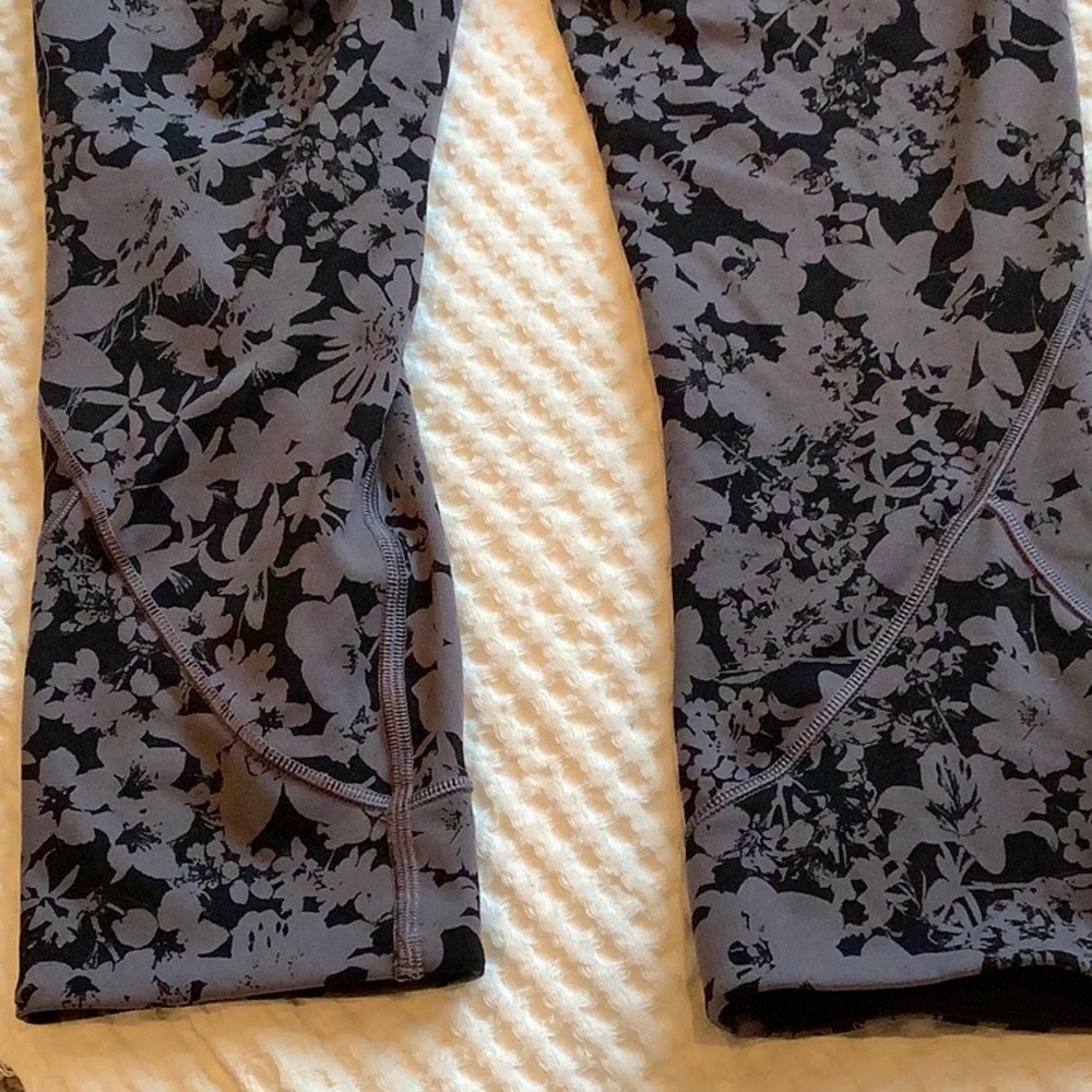 Lululemon In Movement Crops - Picture 9 of 11